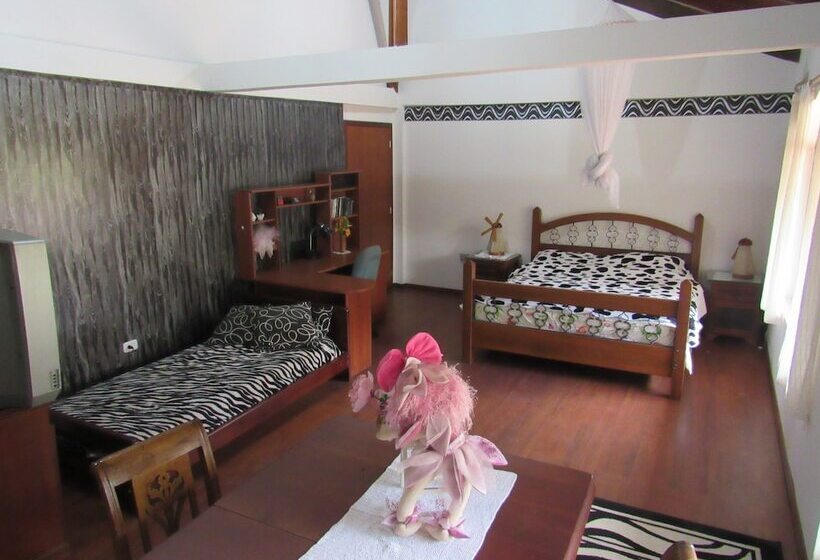 Bed & Breakfast Maria Adelaida Hostal