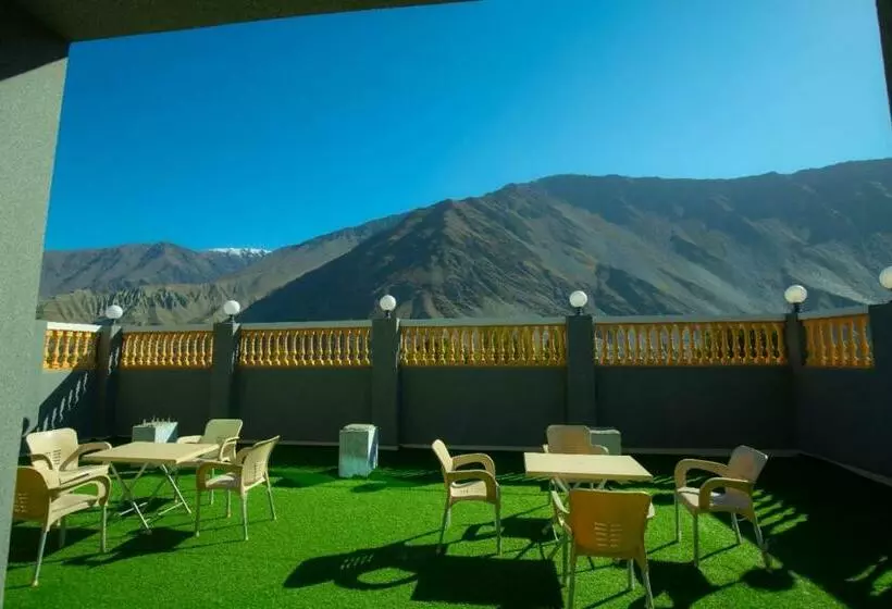 هتل Chitral Inn