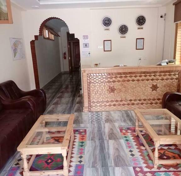 酒店 Chitral Inn