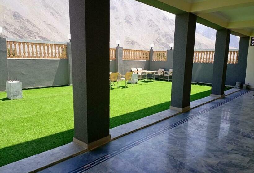 酒店 Chitral Inn