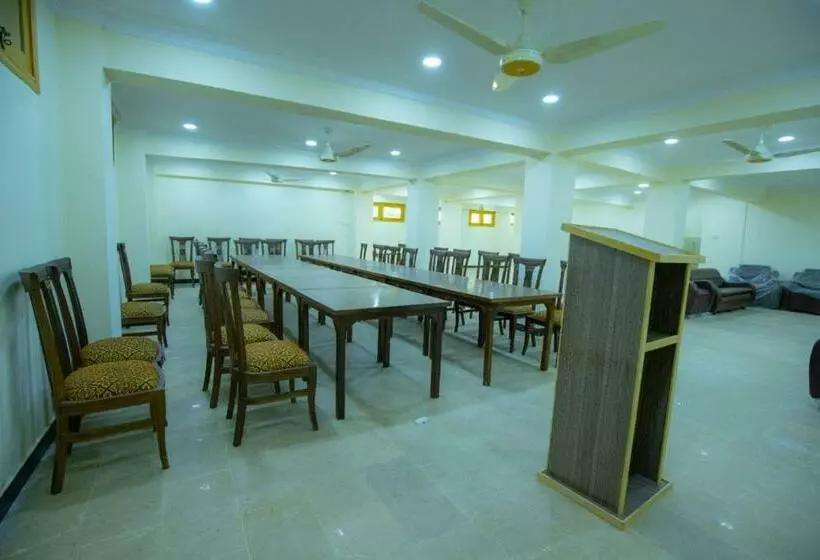 هتل Chitral Inn