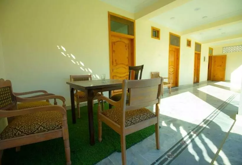 هتل Chitral Inn