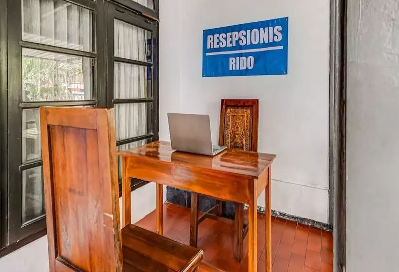 Hotelli Spot On 90797 Sukun Syariah Homestay