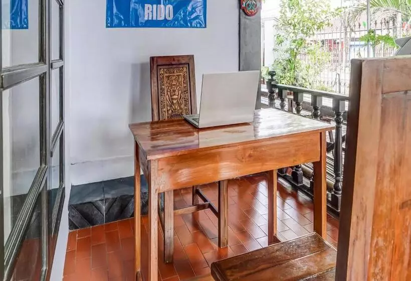 Hotelli Spot On 90797 Sukun Syariah Homestay