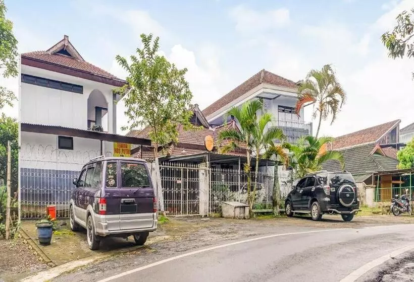 Hotelli Spot On 90797 Sukun Syariah Homestay