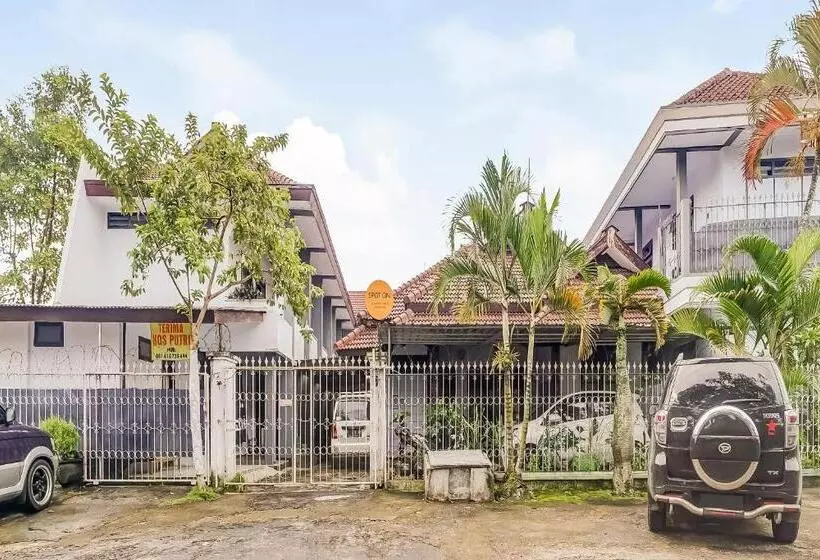 Hotelli Spot On 90797 Sukun Syariah Homestay