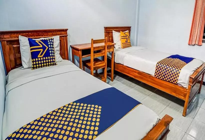 Hotelli Spot On 90797 Sukun Syariah Homestay
