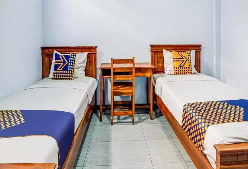Hotelli Spot On 90797 Sukun Syariah Homestay