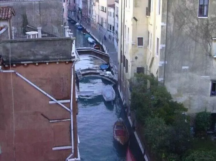 Aamiaismajoitus (B&B) At Home A Palazzo