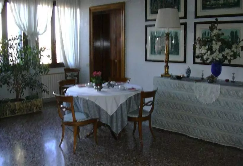 Aamiaismajoitus (B&B) At Home A Palazzo