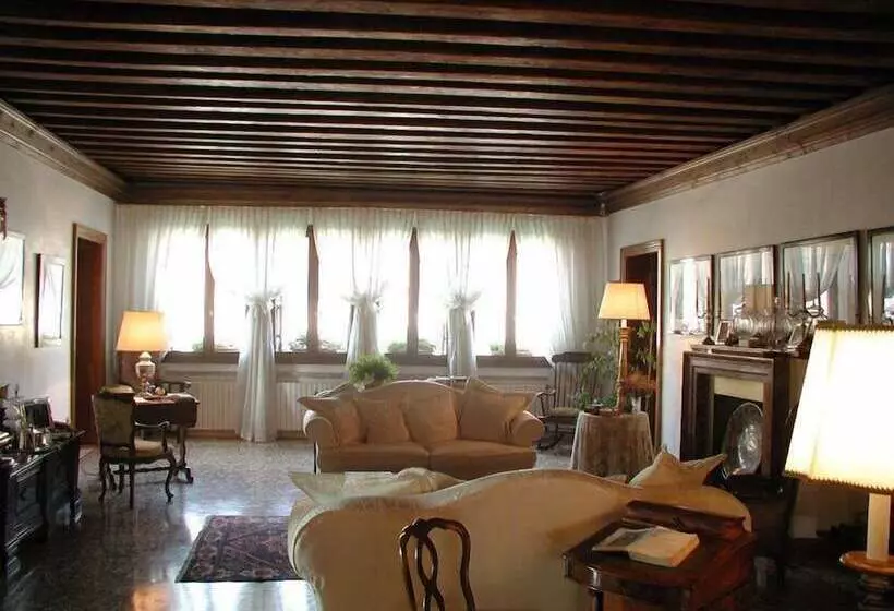 Aamiaismajoitus (B&B) At Home A Palazzo