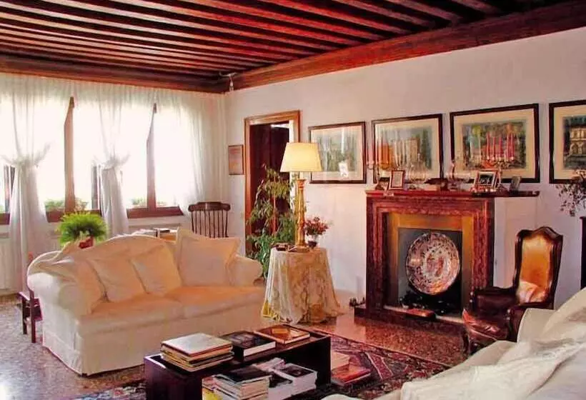 Aamiaismajoitus (B&B) At Home A Palazzo