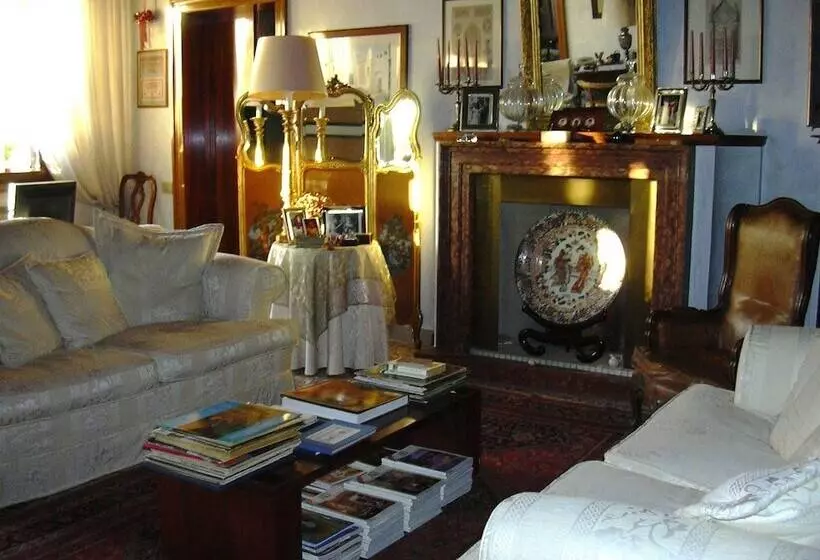 Aamiaismajoitus (B&B) At Home A Palazzo