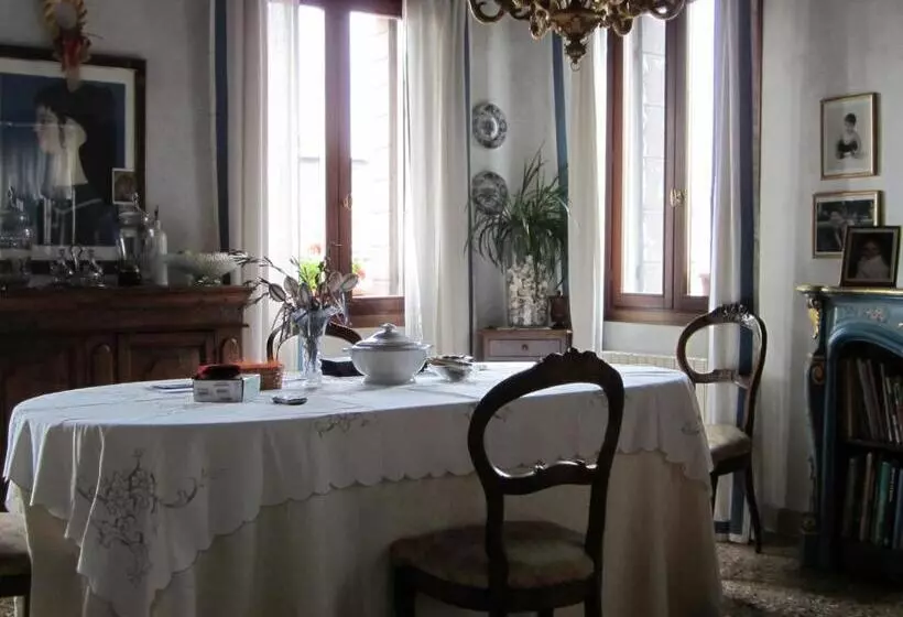 Aamiaismajoitus (B&B) At Home A Palazzo