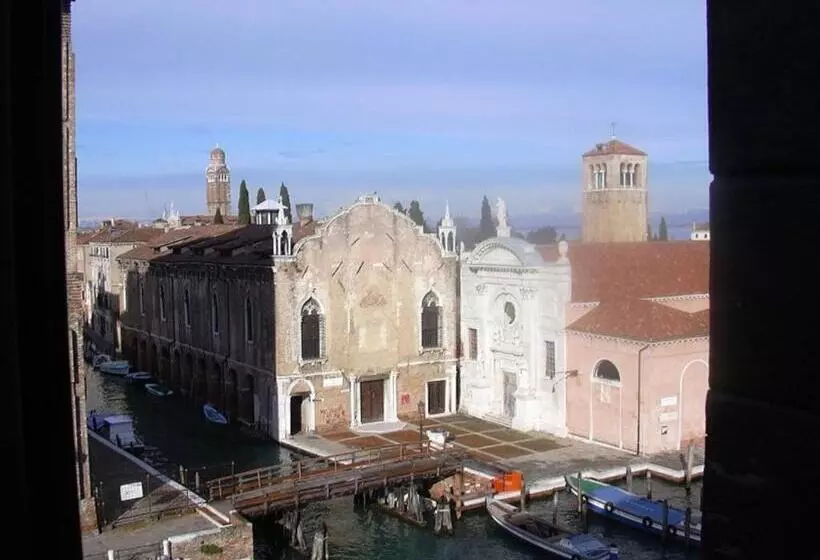 Aamiaismajoitus (B&B) At Home A Palazzo