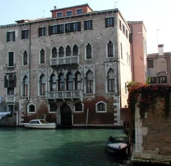 Aamiaismajoitus (B&B) At Home A Palazzo