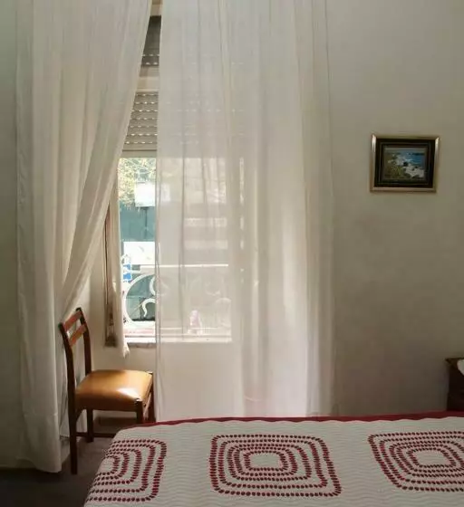 簡易ホテル Alojamento Local Ideal