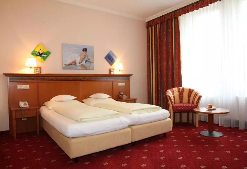 Отель Alexandra