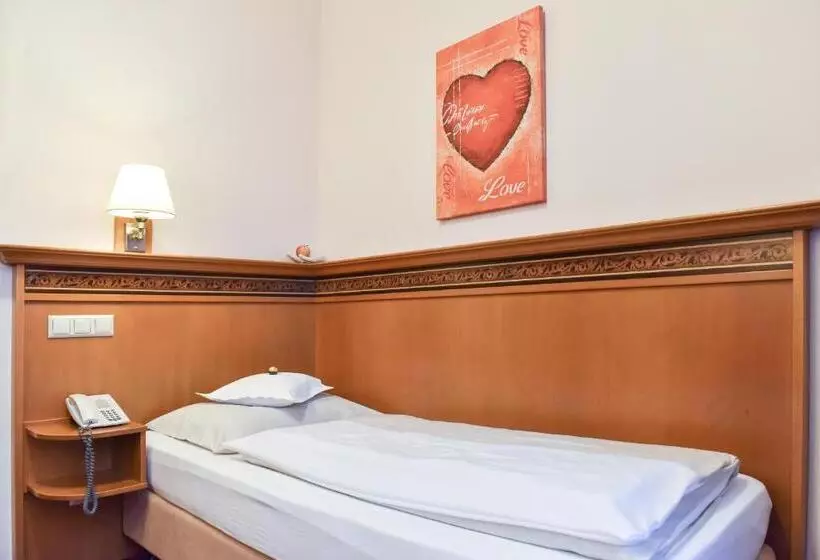 Отель Alexandra