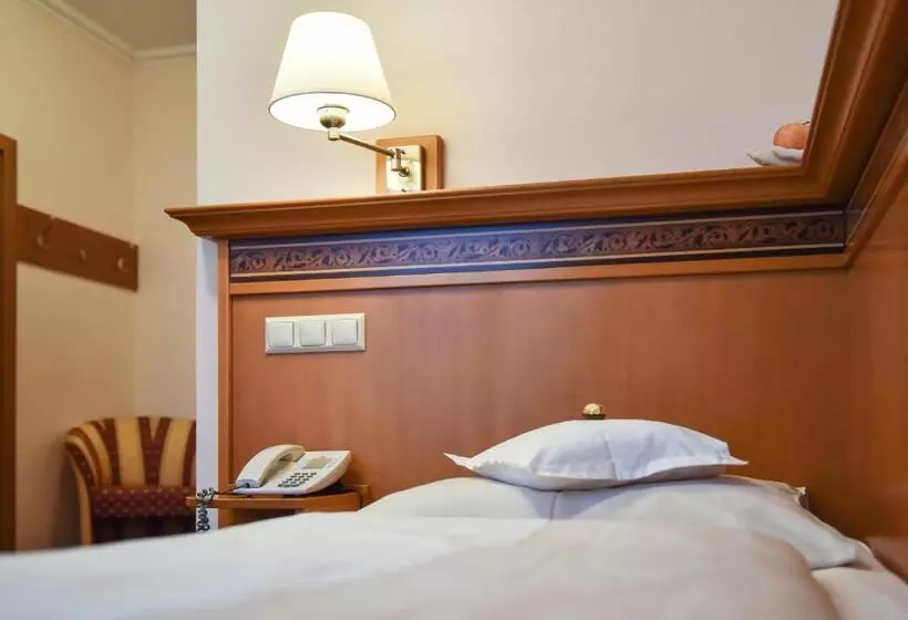 Отель Alexandra