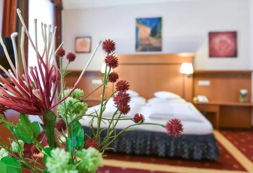 Отель Alexandra