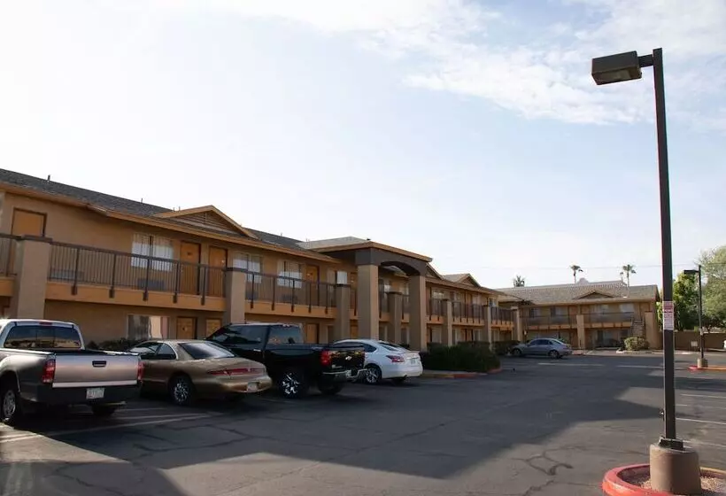 בית מלון כפרי American Inn