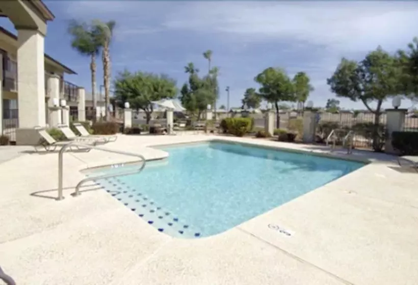 בית מלון כפרי American Inn