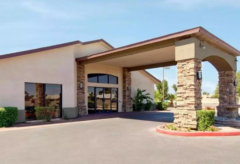 בית מלון כפרי American Inn