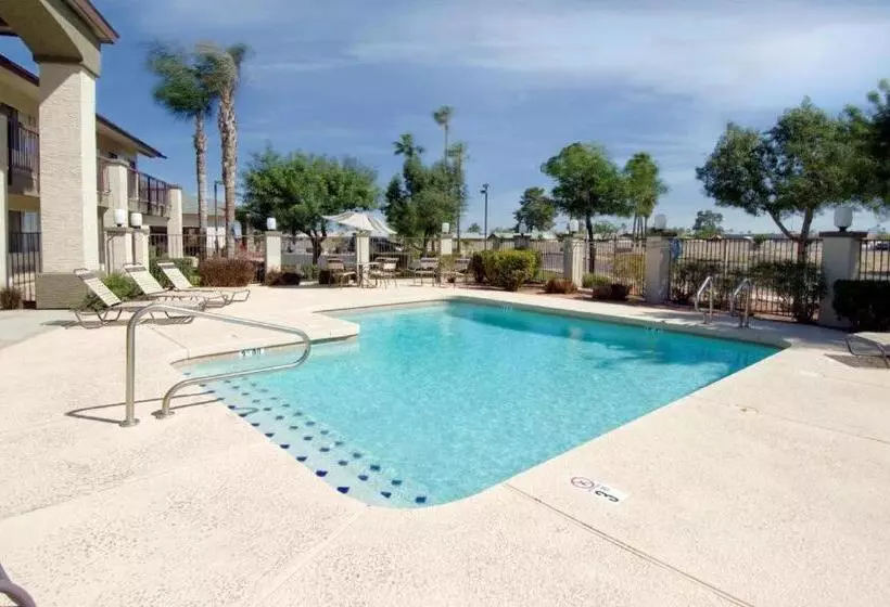 בית מלון כפרי American Inn