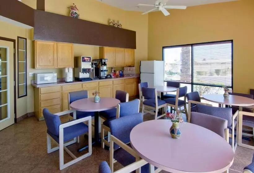 בית מלון כפרי American Inn