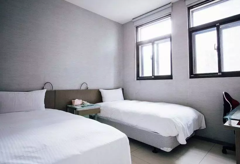 ホテル Chingjing Inn