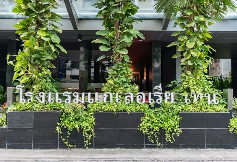Отель Galleria Sukhumvit 10 Bangkok By Compass Hospitality
