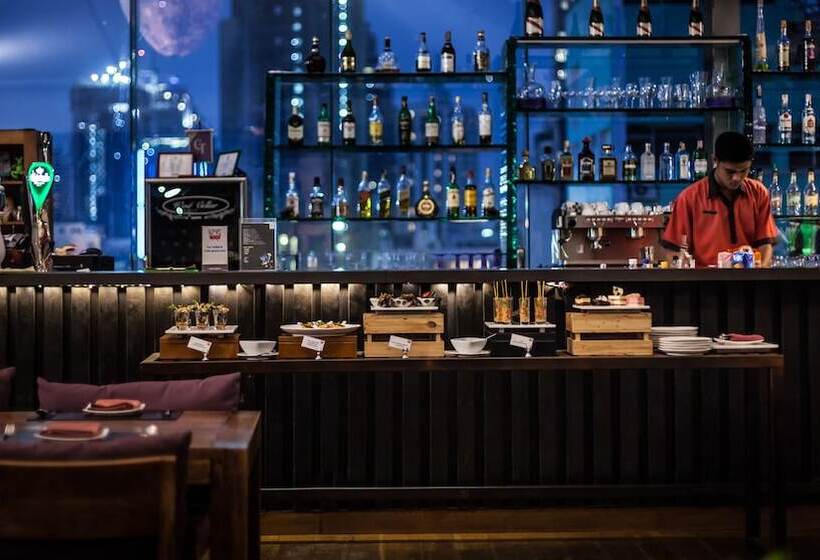 Отель Galleria Sukhumvit 10 Bangkok By Compass Hospitality