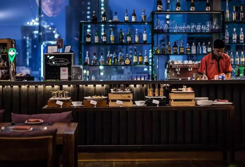 Отель Galleria Sukhumvit 10 Bangkok By Compass Hospitality