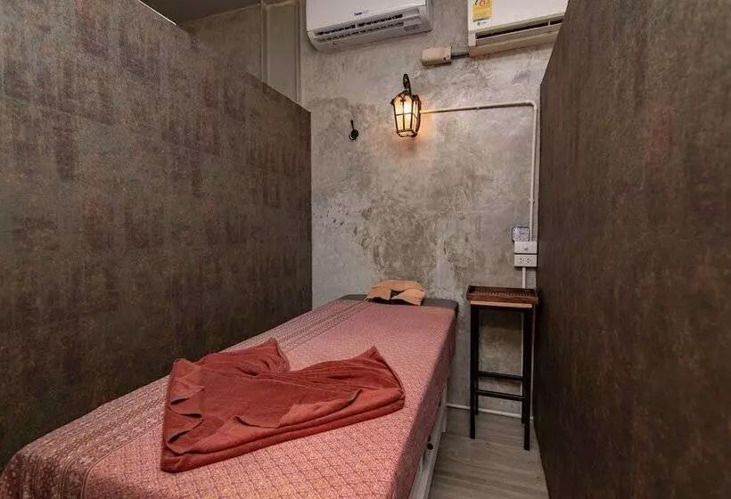 Отель Galleria Sukhumvit 10 Bangkok By Compass Hospitality