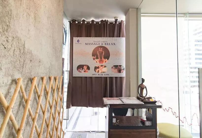 Отель Galleria Sukhumvit 10 Bangkok By Compass Hospitality