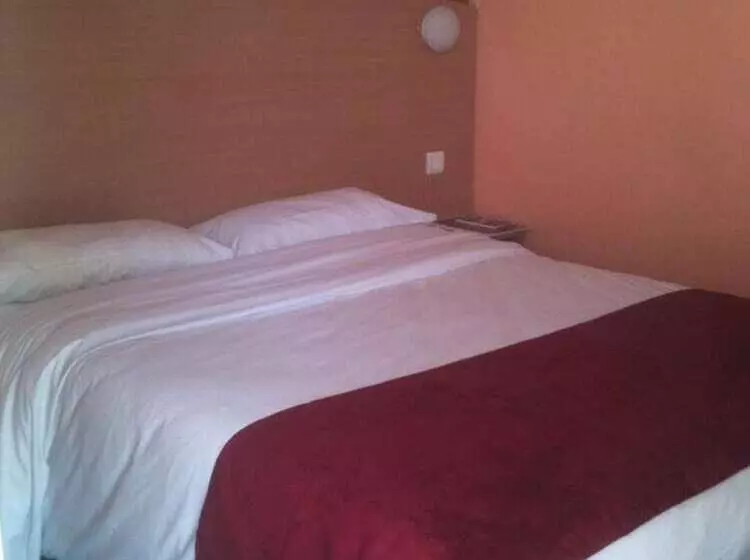 Отель Initial By Balladins Roissy / Saintmard