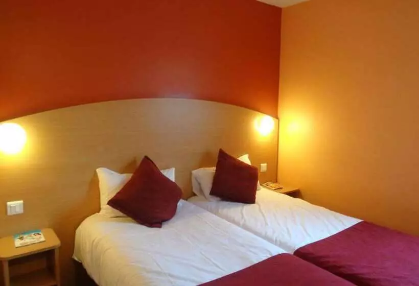 Отель Initial By Balladins Roissy / Saintmard