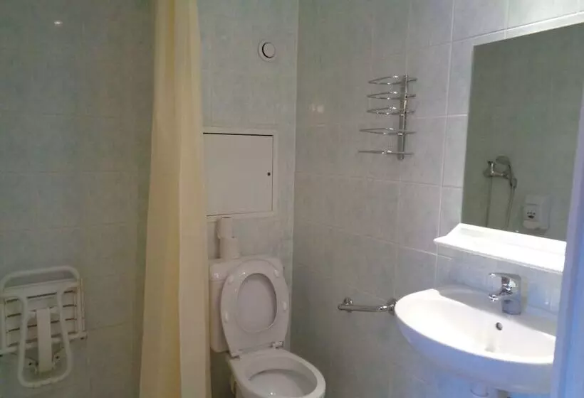 Отель Initial By Balladins Roissy / Saintmard