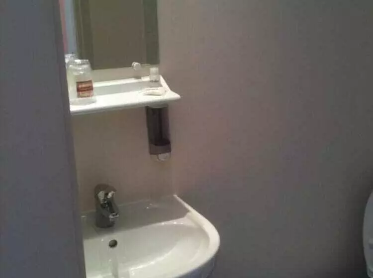 Отель Initial By Balladins Roissy / Saintmard