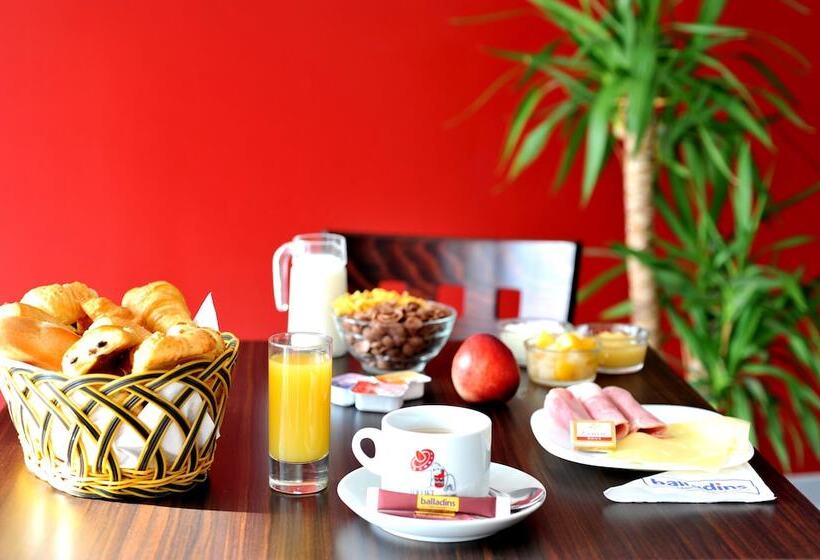 فندق Initial By Balladins Roissy / Saintmard