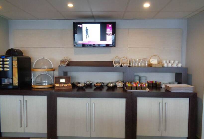 فندق Initial By Balladins Roissy / Saintmard