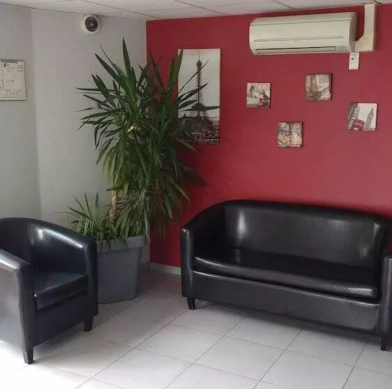 Отель Initial By Balladins Roissy / Saintmard