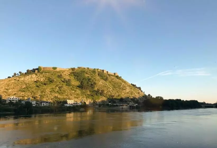 호텔 Kompleksi Arifi