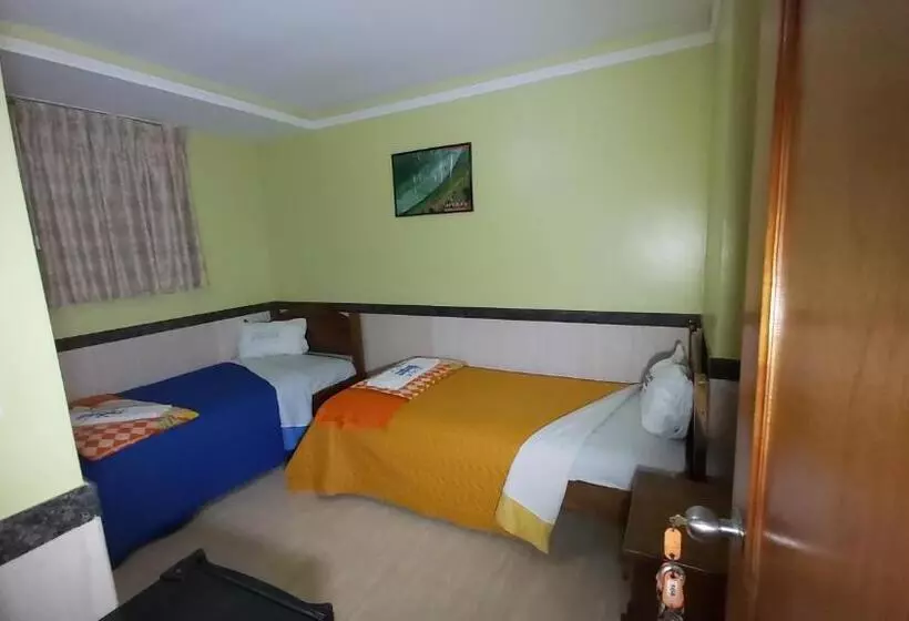 هتل Muevete Por Vargas