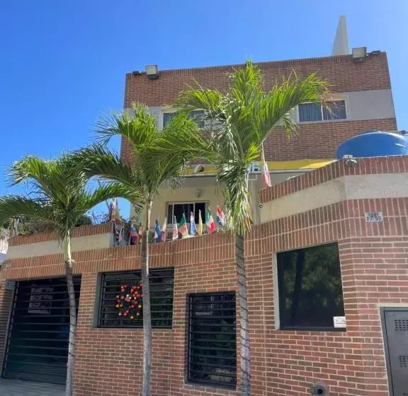 هتل Muevete Por Vargas