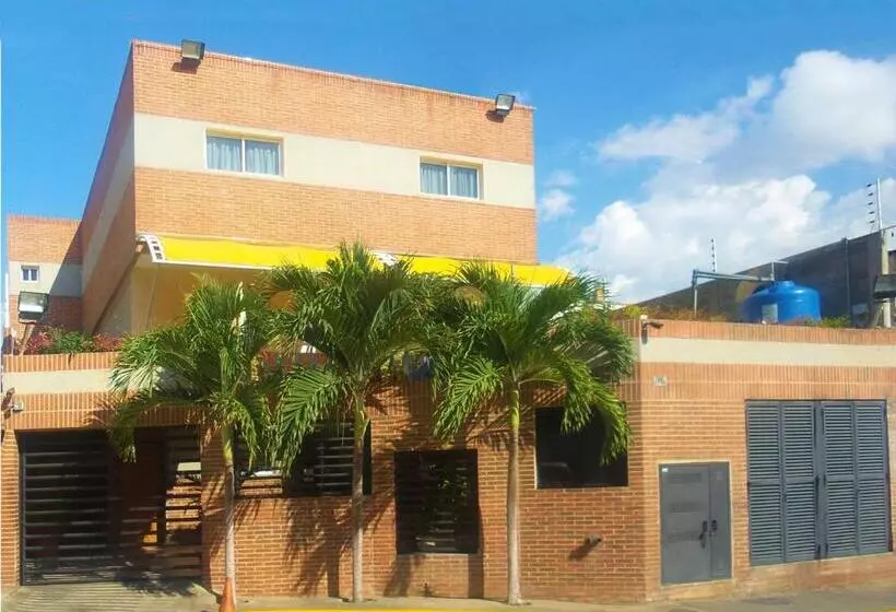 هتل Muevete Por Vargas