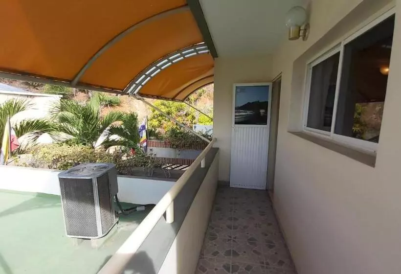 هتل Muevete Por Vargas