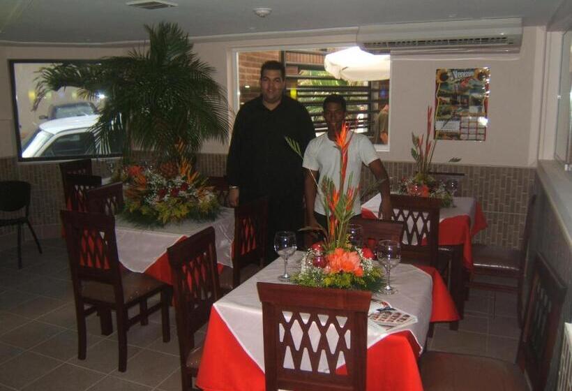 هتل Muevete Por Vargas