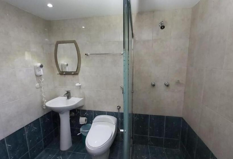 هتل Muevete Por Vargas